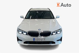 valkoinen BMW 320 2022 kuva 4.