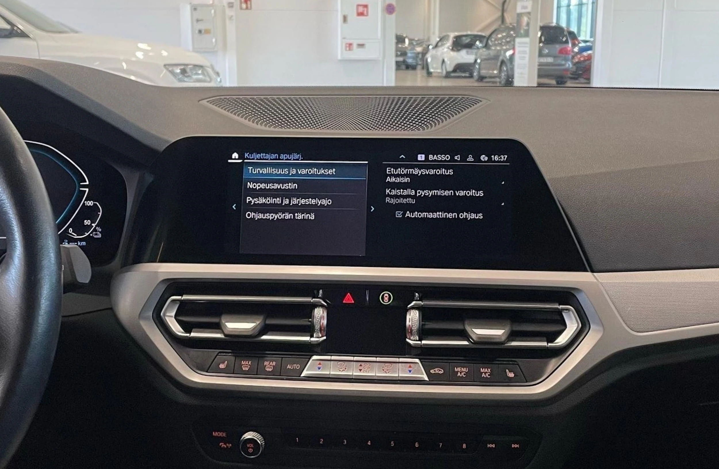 valkoinen BMW 320 2022 kuva 20.