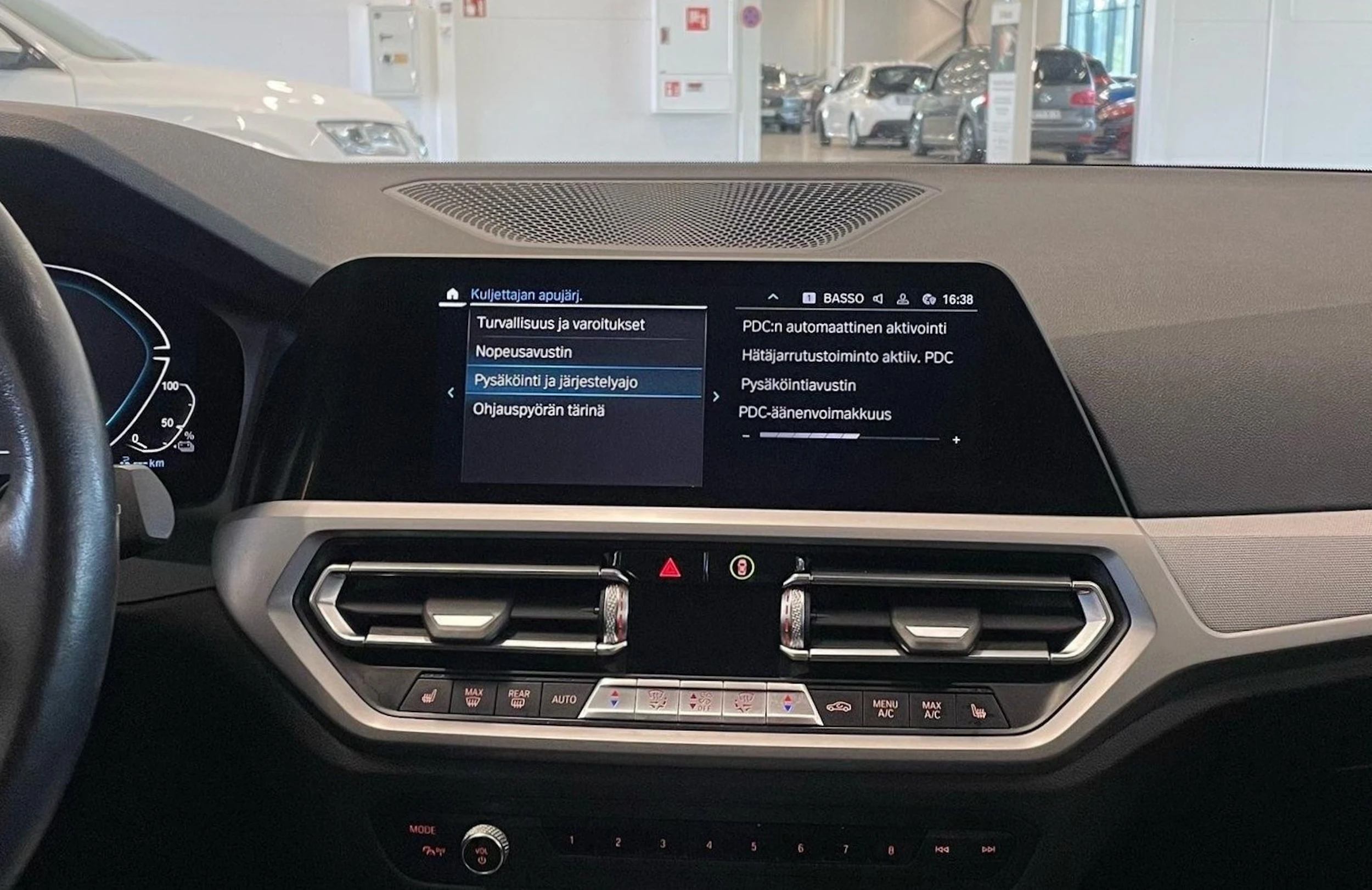 valkoinen BMW 320 2022 kuva 22.