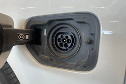 valkoinen BMW 320 2022 kuva 30.