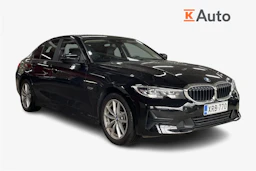 Musta BMW 320 2022 kuva 1.