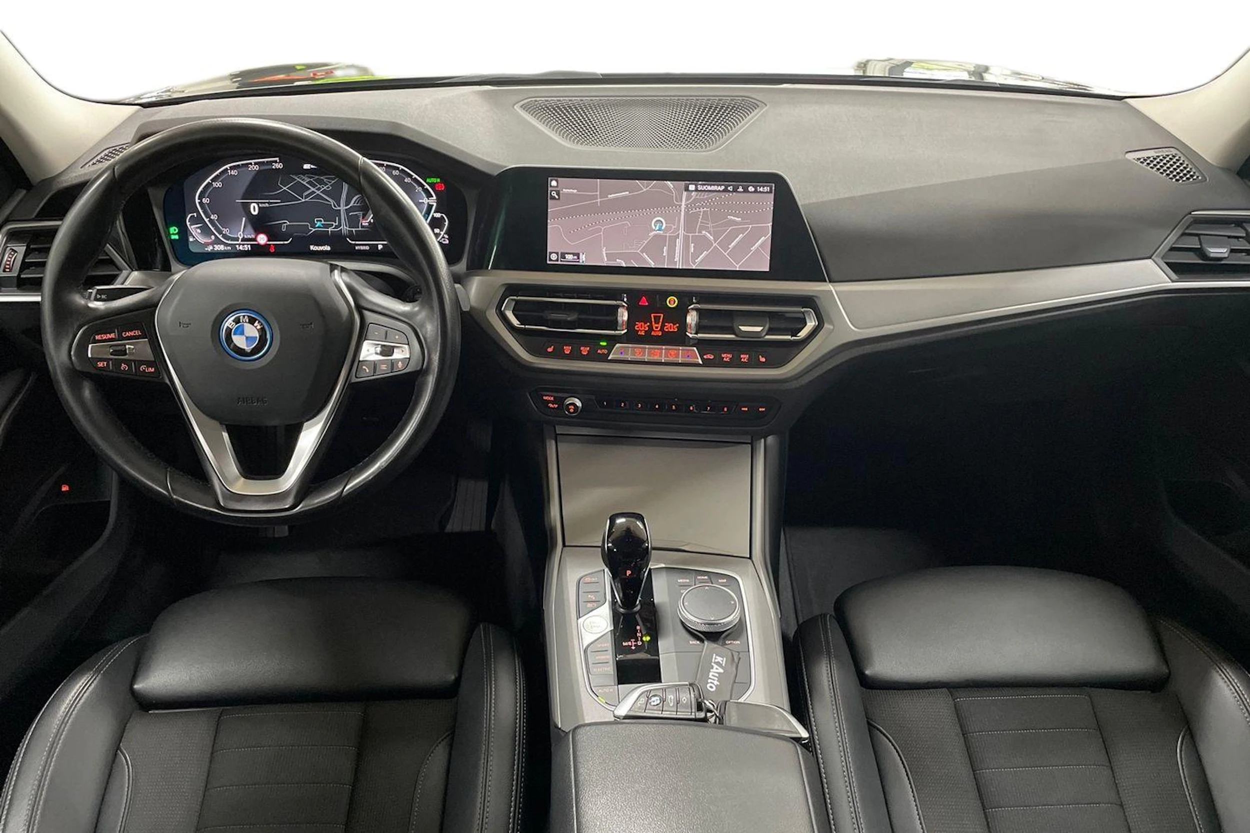 Musta BMW 320 2022 kuva 7.