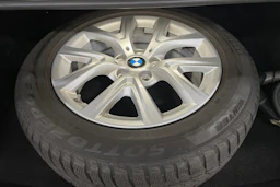 Musta BMW 320 2022 kuva 10.