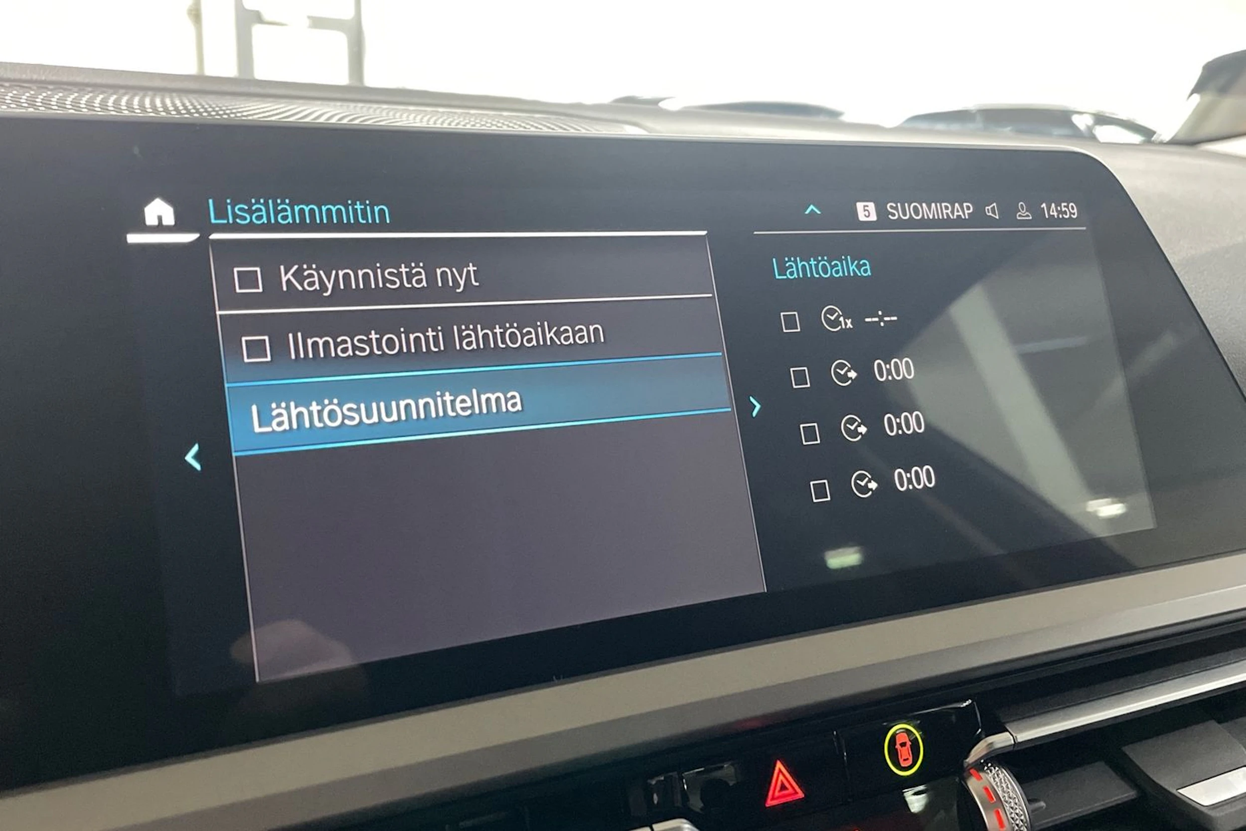 Musta BMW 320 2022 kuva 25.
