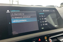 Musta BMW 320 2022 kuva 25.