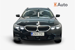 musta BMW 320 2022 kuva 4.