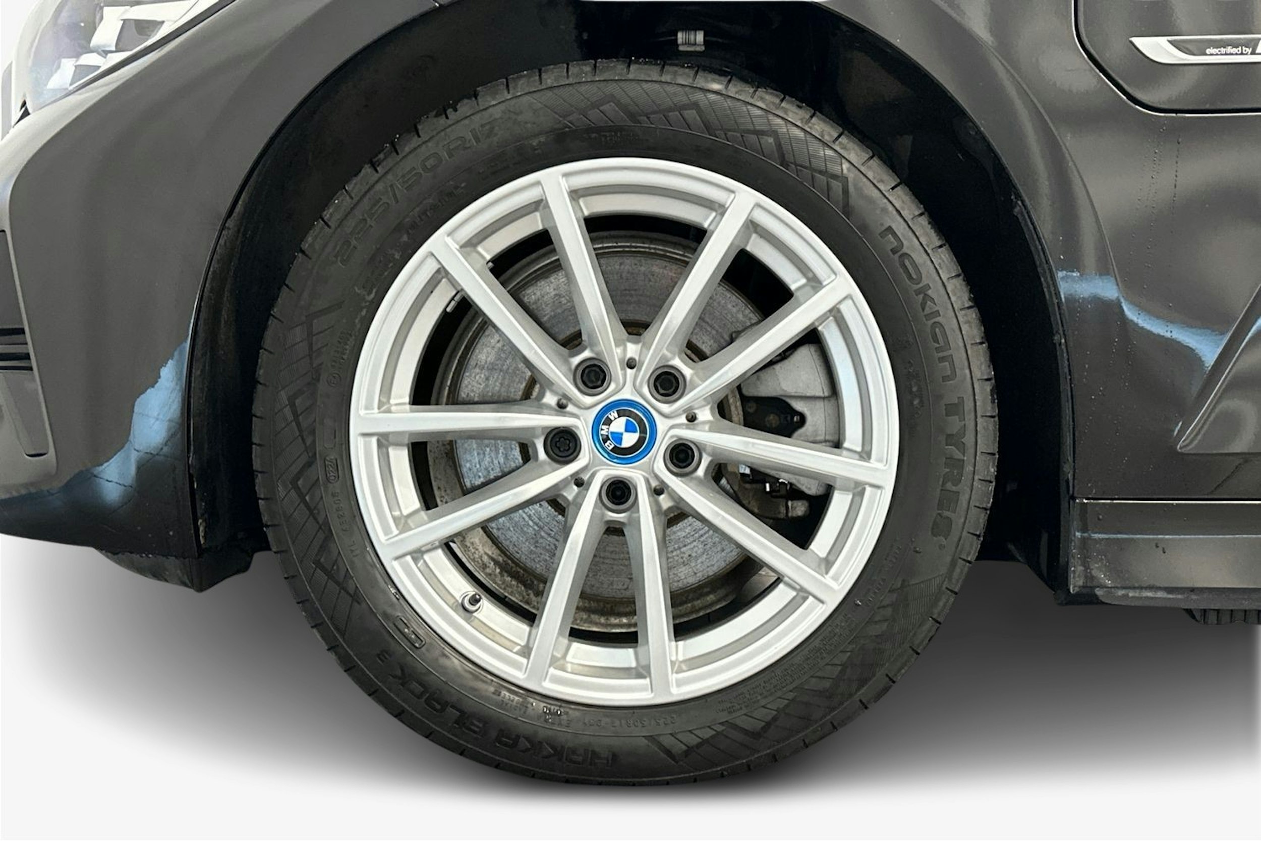 musta BMW 320 2022 kuva 9.