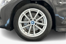 musta BMW 320 2022 kuva 9.