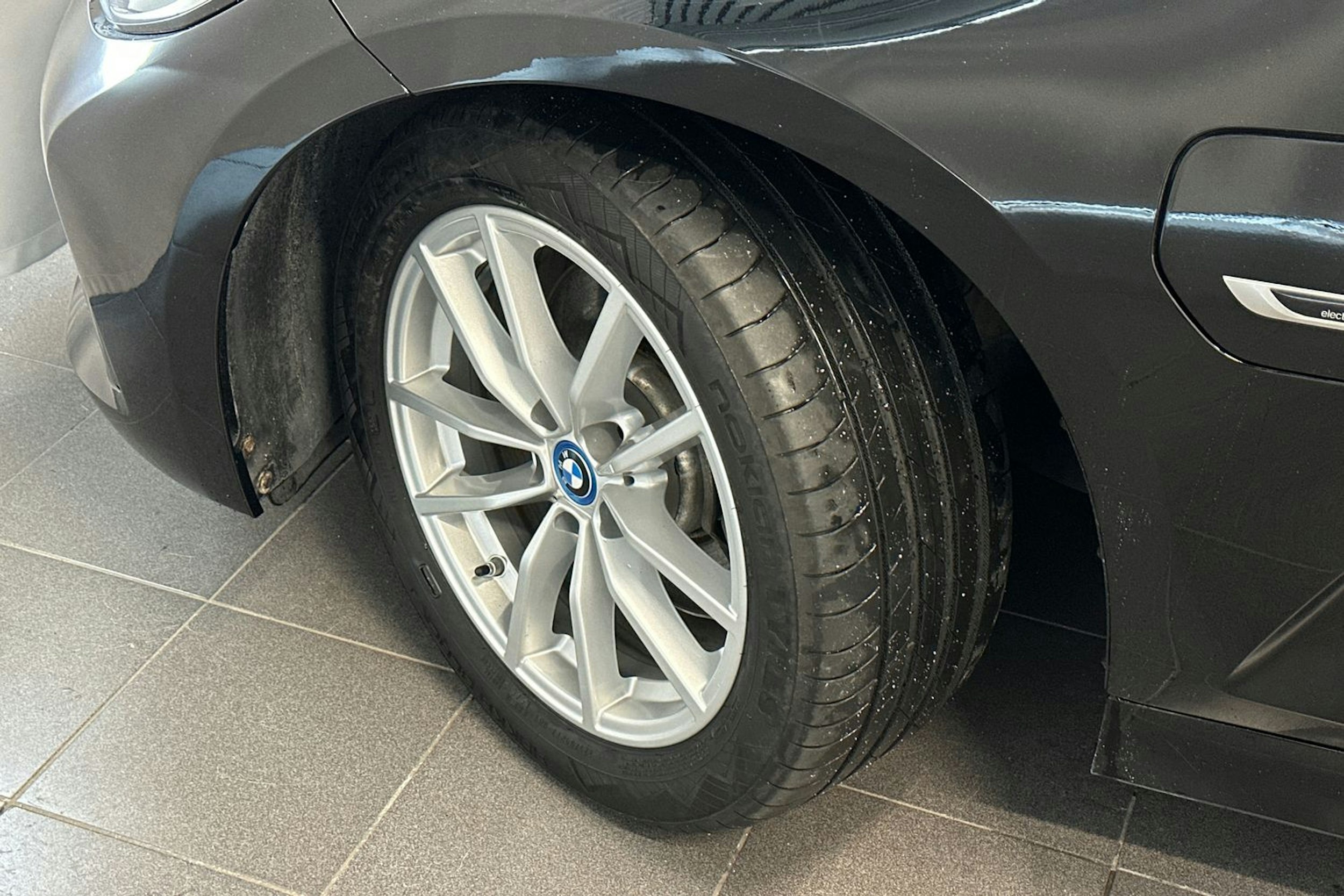 musta BMW 320 2022 kuva 10.