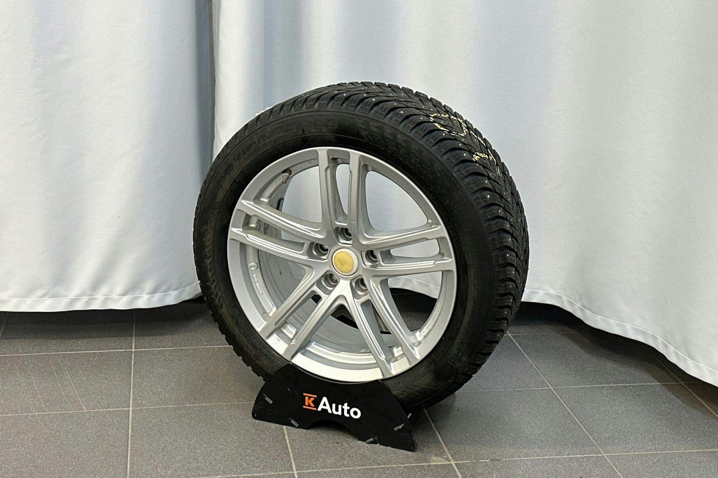musta BMW 320 2022 kuva 11.