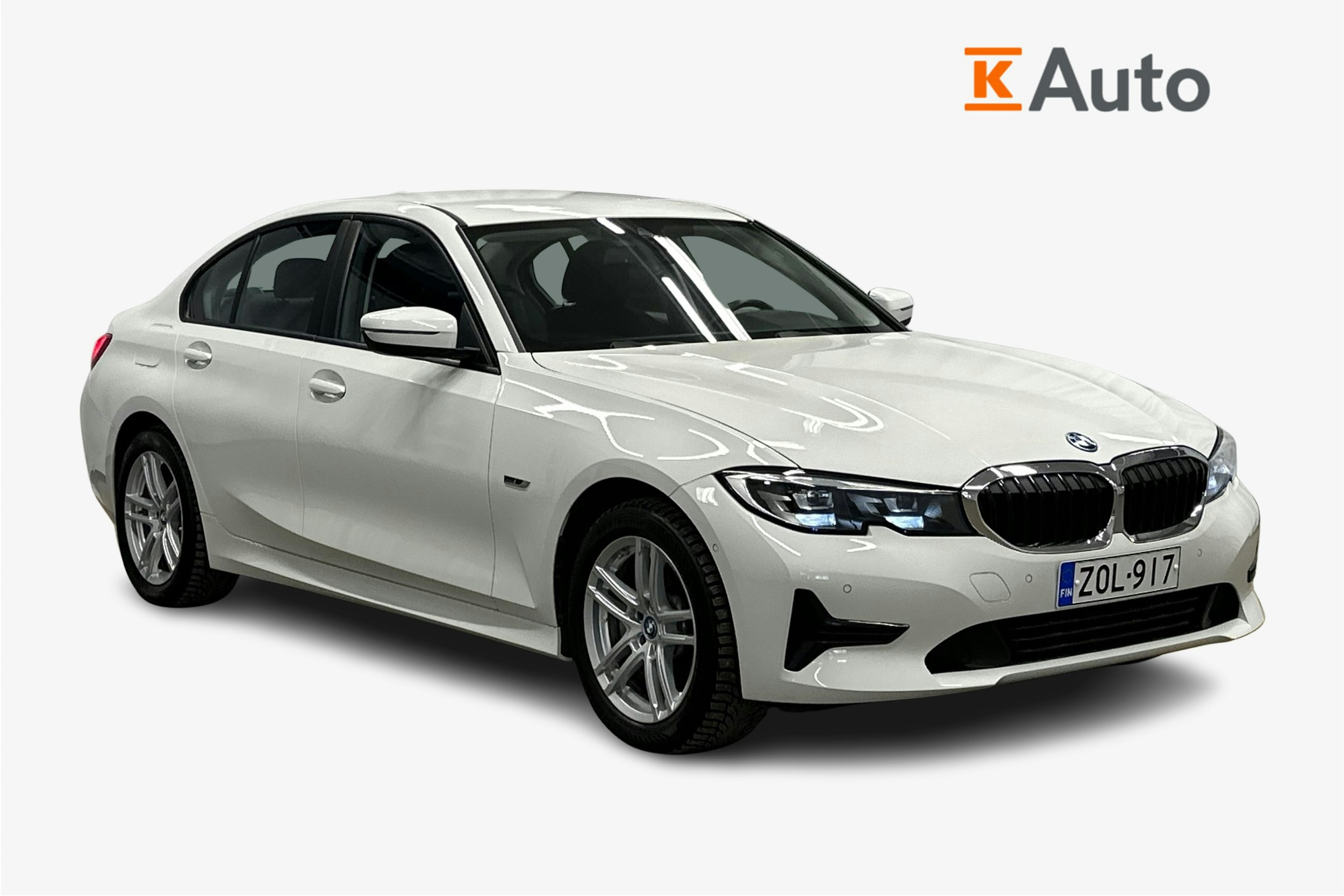 valkoinen BMW 320 2022 kuva 1.