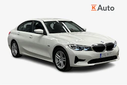 valkoinen BMW 320 2022 kuva 1.