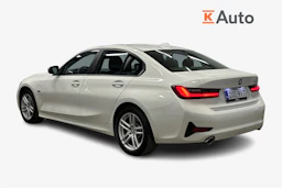 valkoinen BMW 320 2022 kuva 2.