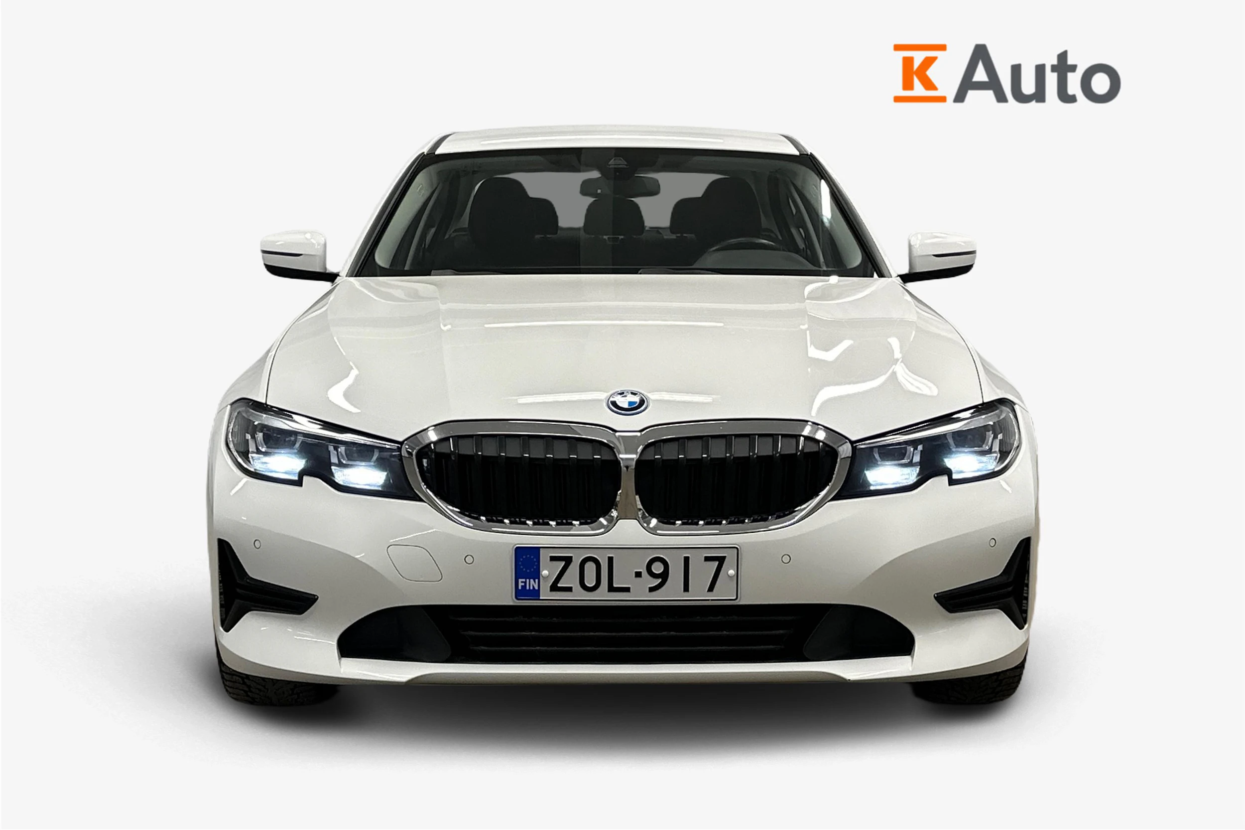 valkoinen BMW 320 2022 kuva 4.