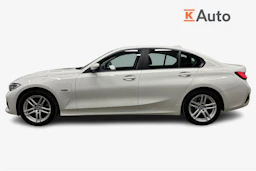 valkoinen BMW 320 2022 kuva 5.