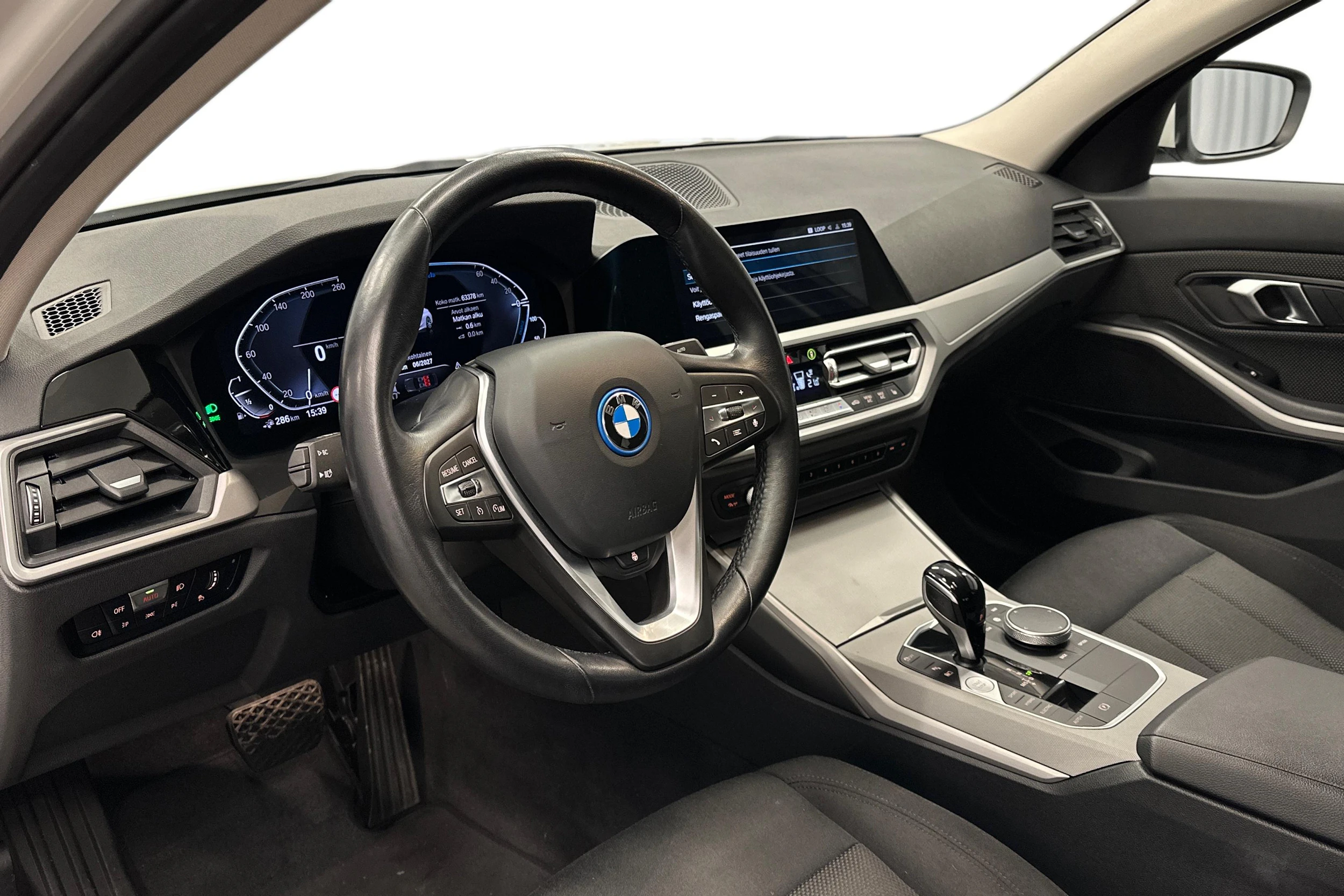 valkoinen BMW 320 2022 kuva 6.