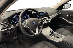 valkoinen BMW 320 2022 kuva 6.