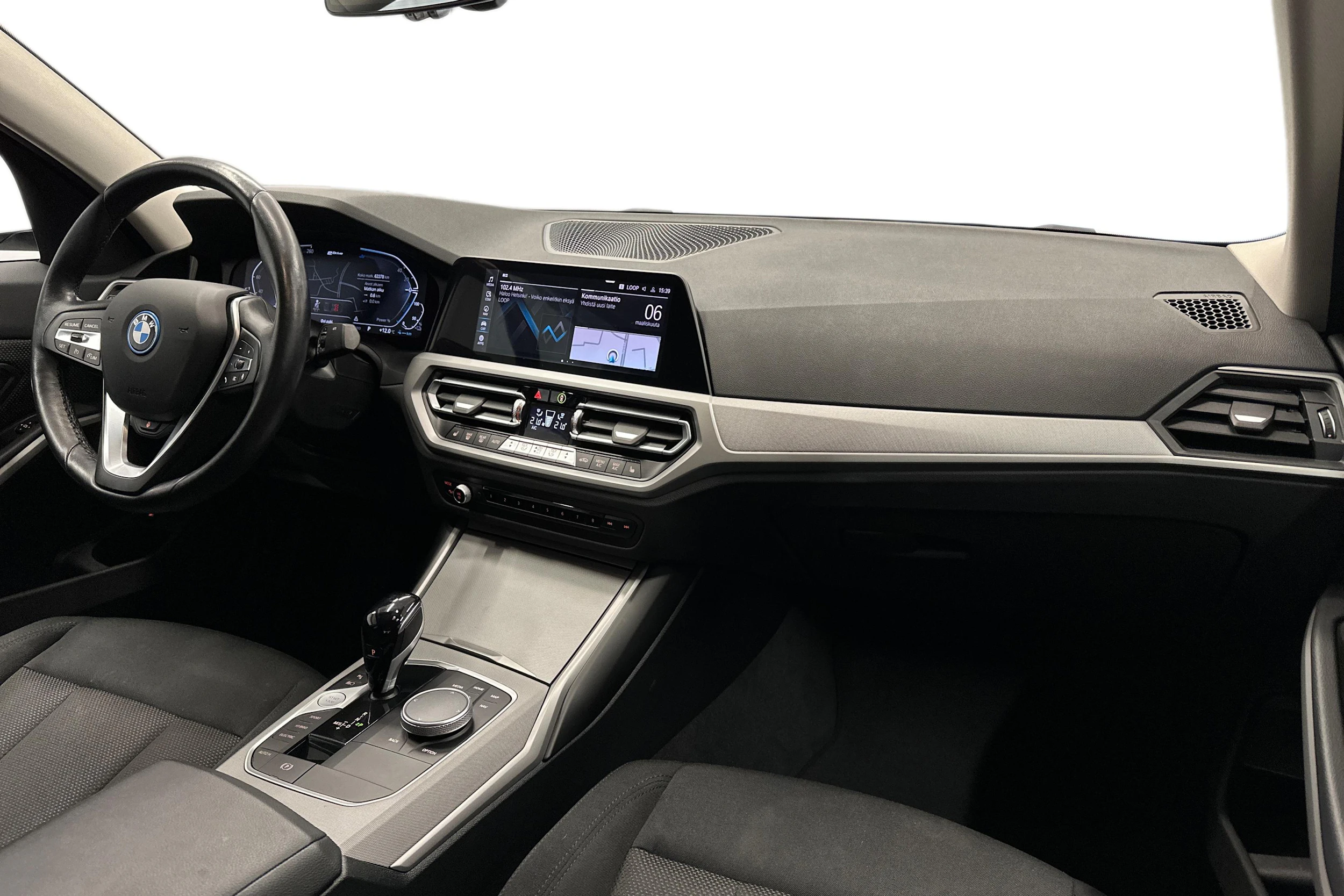 valkoinen BMW 320 2022 kuva 7.