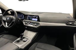 valkoinen BMW 320 2022 kuva 7.