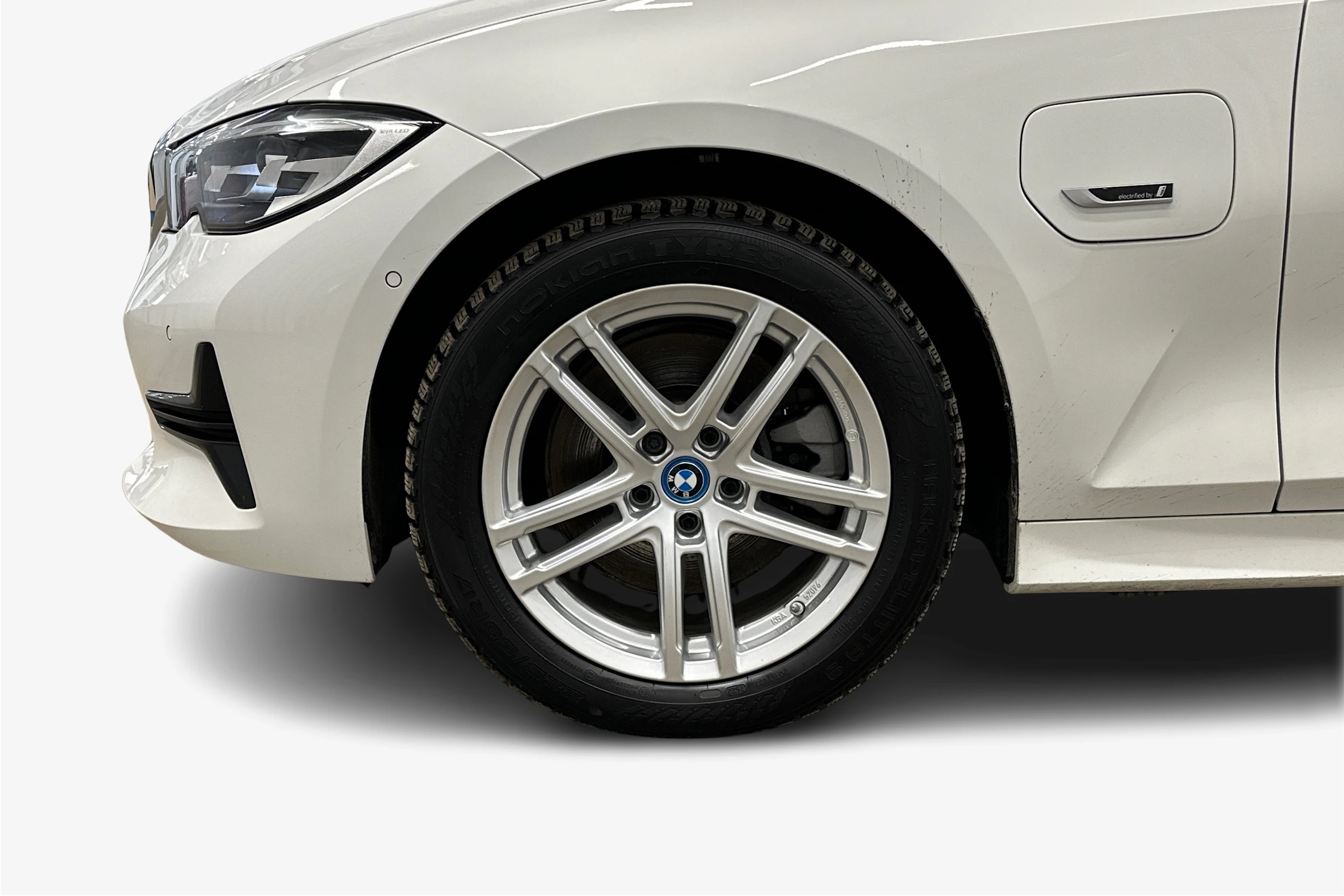 valkoinen BMW 320 2022 kuva 9.