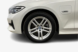 valkoinen BMW 320 2022 kuva 9.