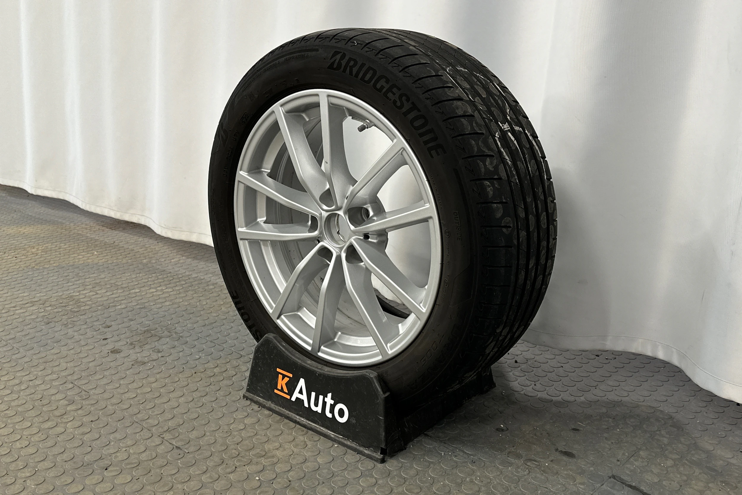 valkoinen BMW 320 2022 kuva 10.