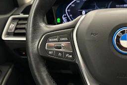 valkoinen BMW 320 2022 kuva 14.