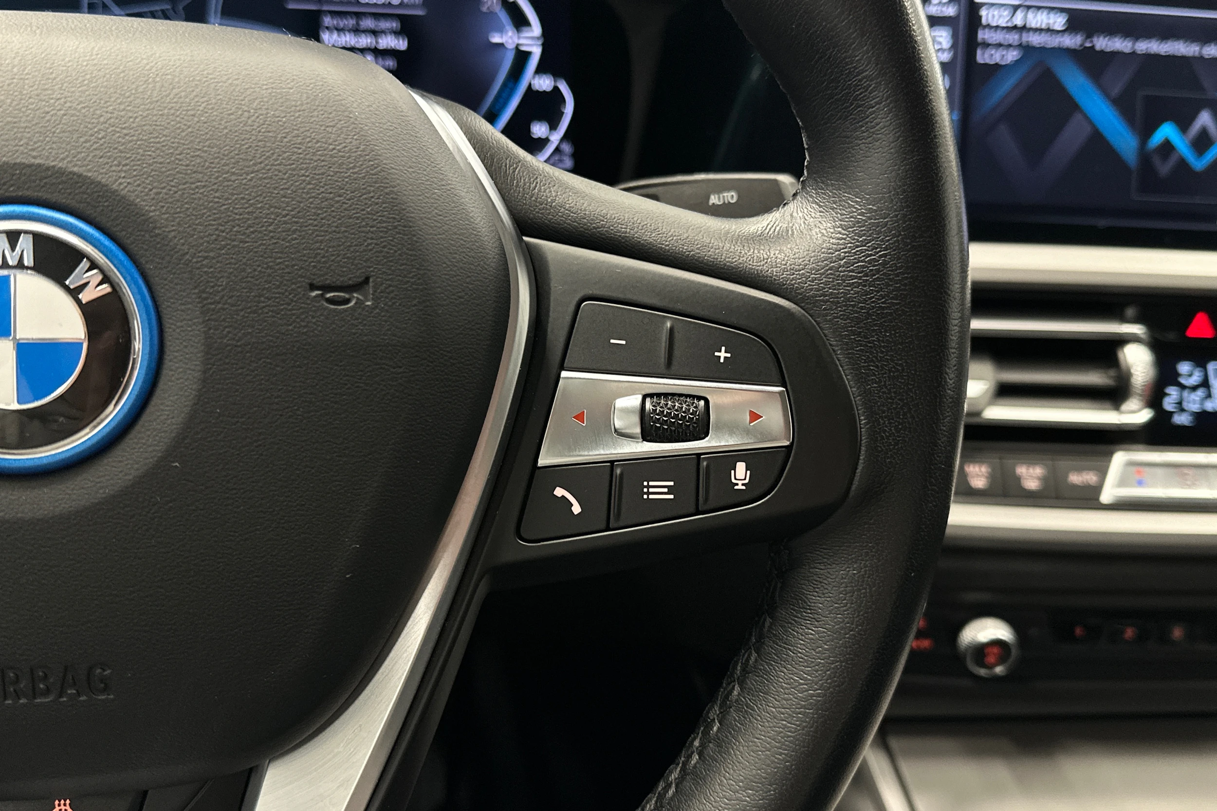 valkoinen BMW 320 2022 kuva 15.