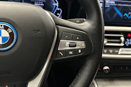 valkoinen BMW 320 2022 kuva 15.