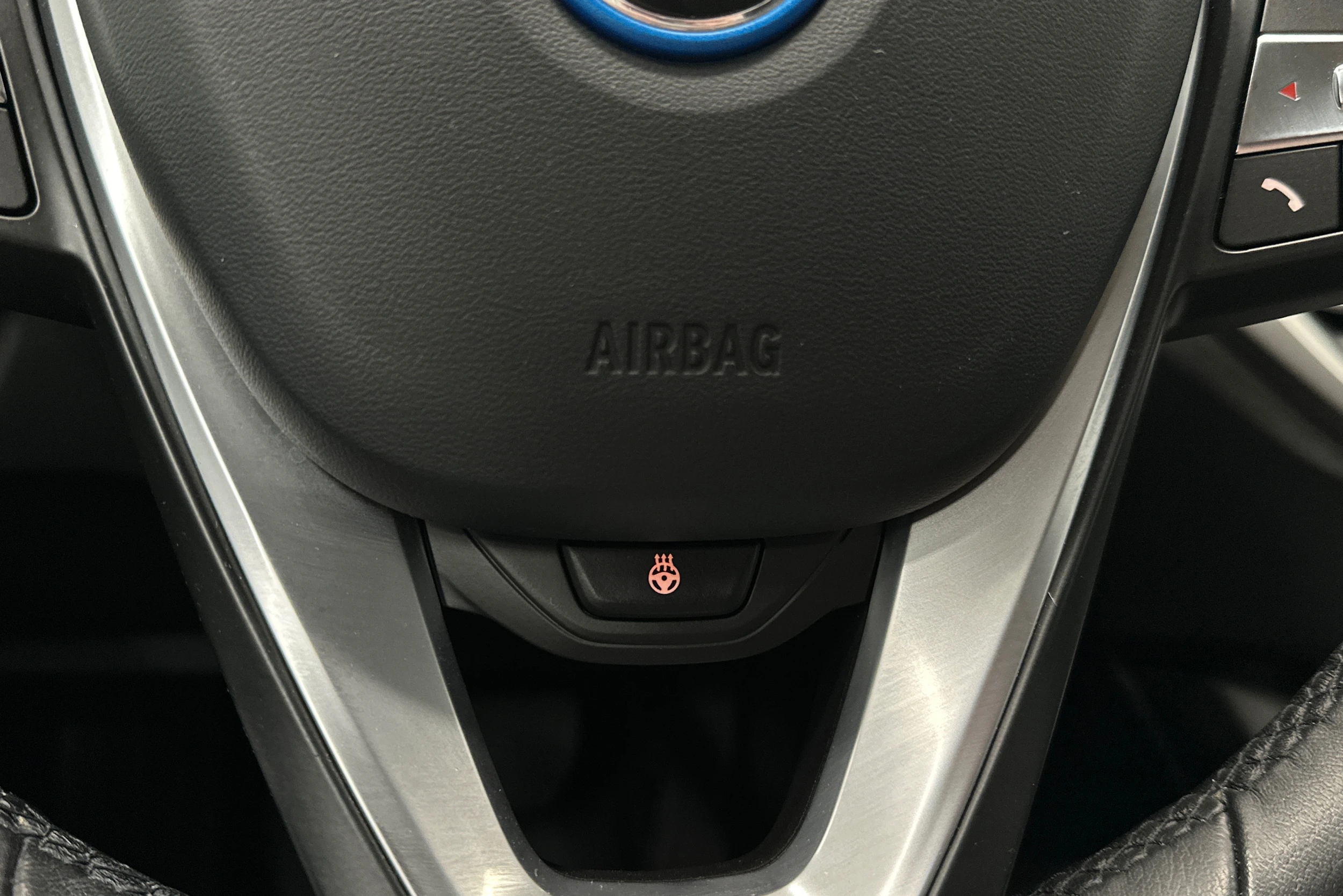 valkoinen BMW 320 2022 kuva 16.