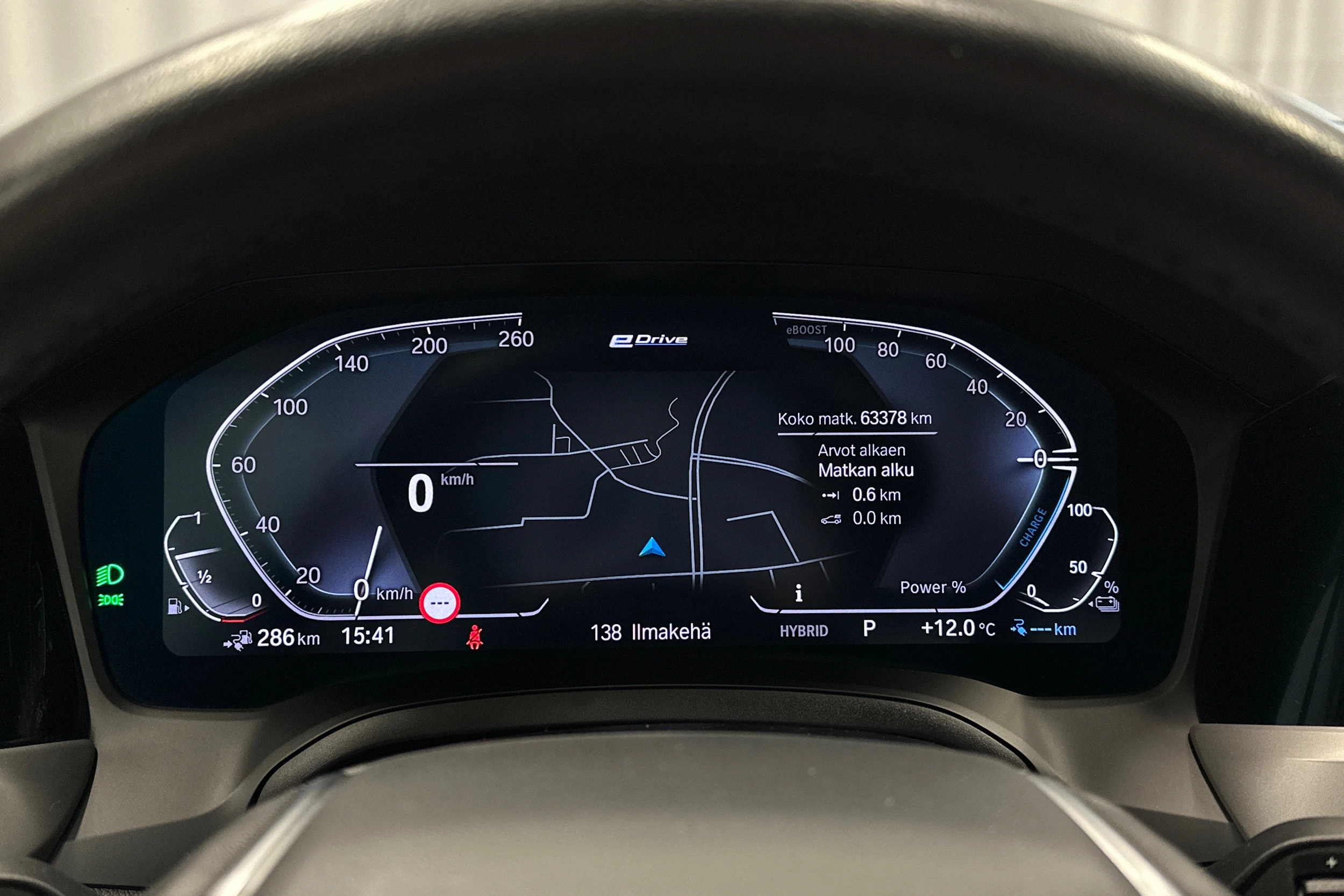 valkoinen BMW 320 2022 kuva 18.