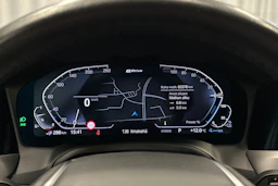 valkoinen BMW 320 2022 kuva 18.