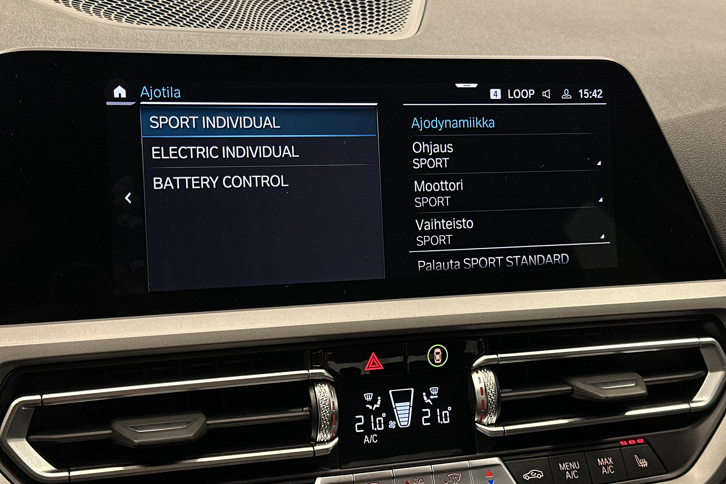 valkoinen BMW 320 2022 kuva 24.