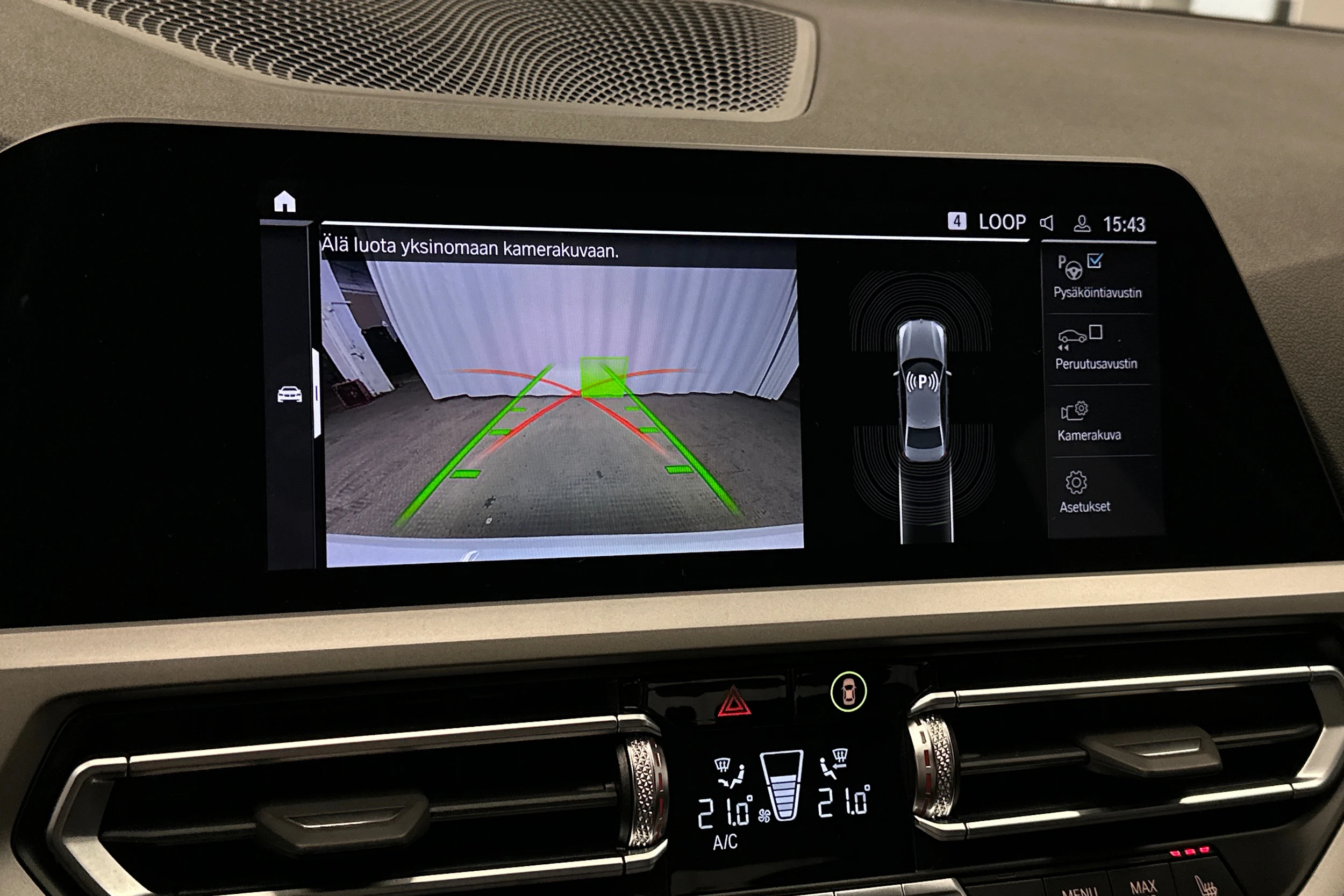 valkoinen BMW 320 2022 kuva 27.