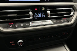 valkoinen BMW 320 2022 kuva 28.