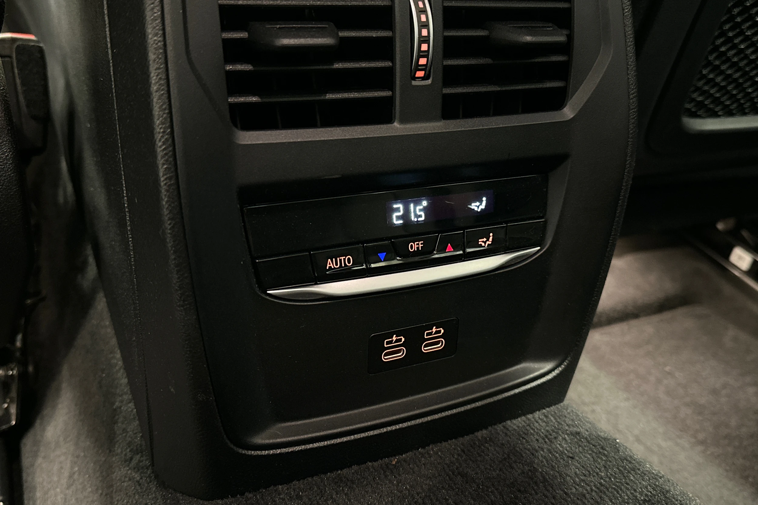 valkoinen BMW 320 2022 kuva 29.