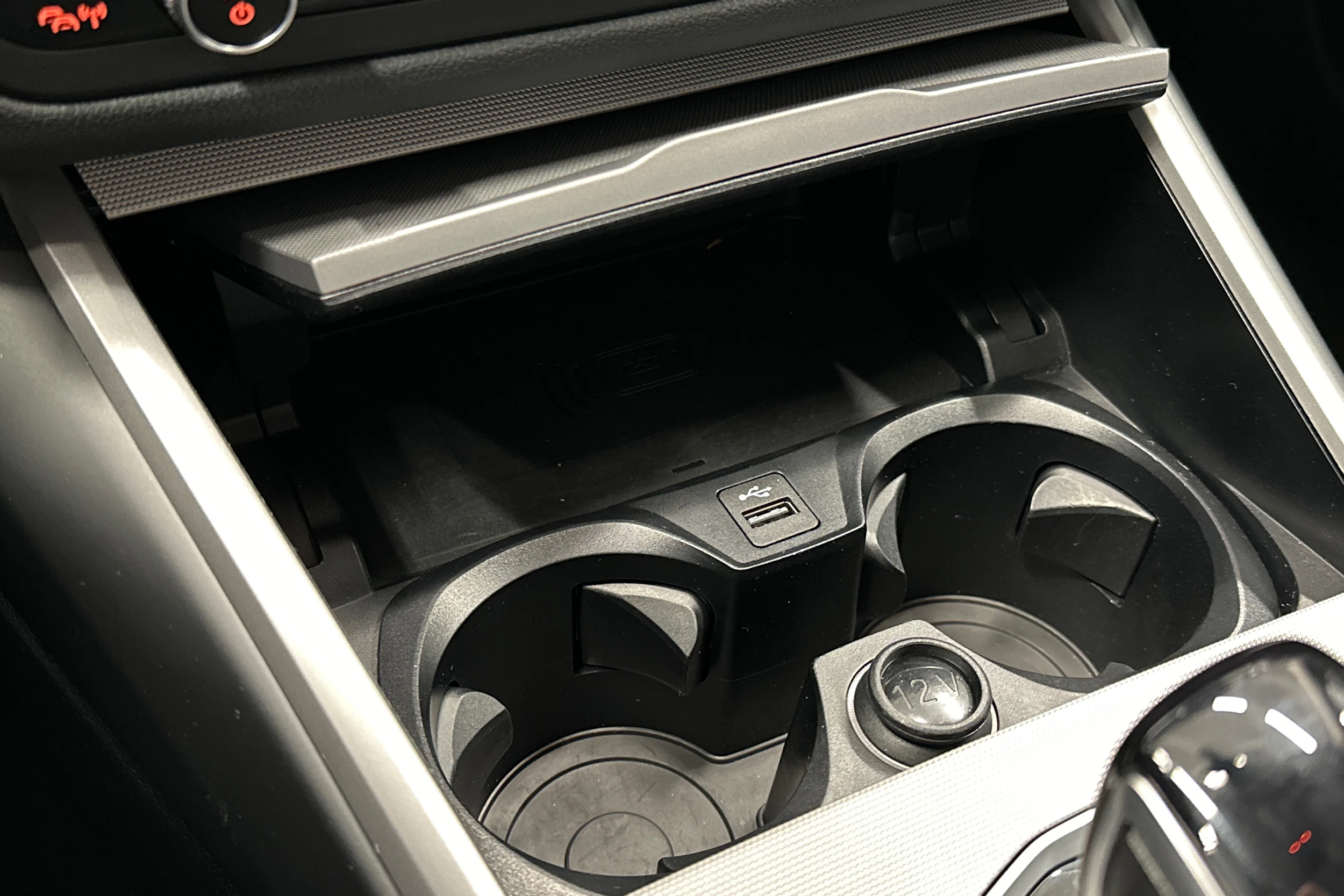 valkoinen BMW 320 2022 kuva 30.