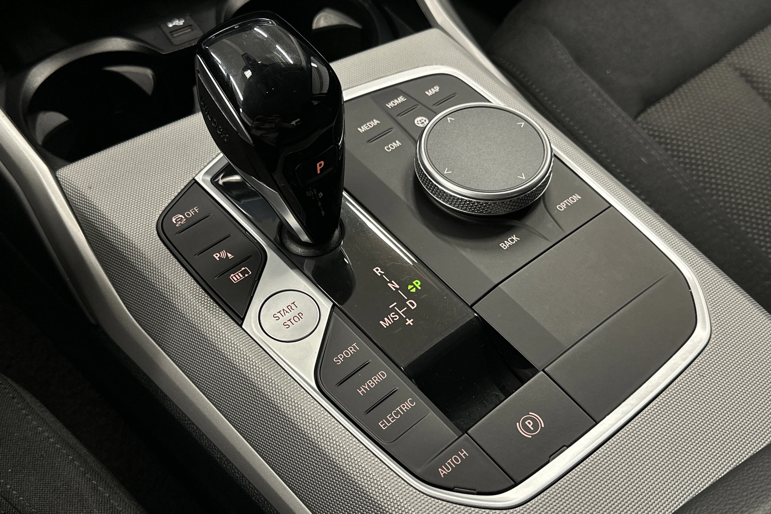 valkoinen BMW 320 2022 kuva 31.