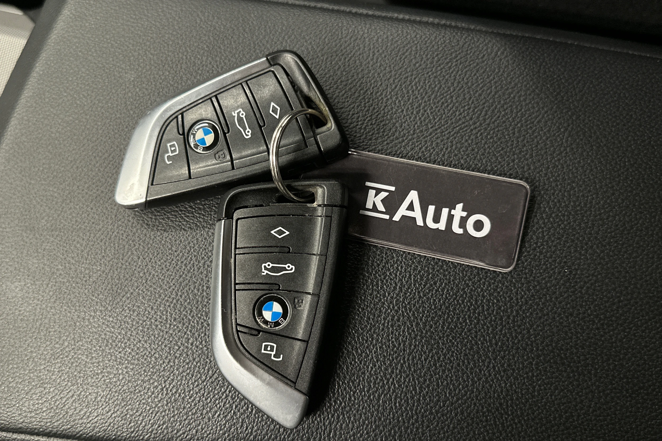 valkoinen BMW 320 2022 kuva 32.