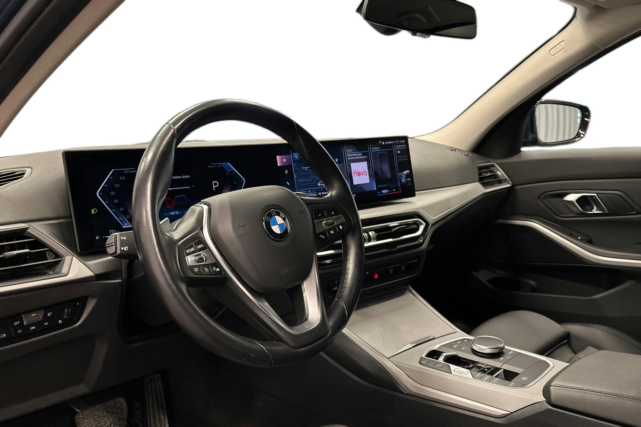 sininen BMW 320 2023 kuva 7.