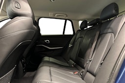 sininen BMW 320 2023 kuva 10.