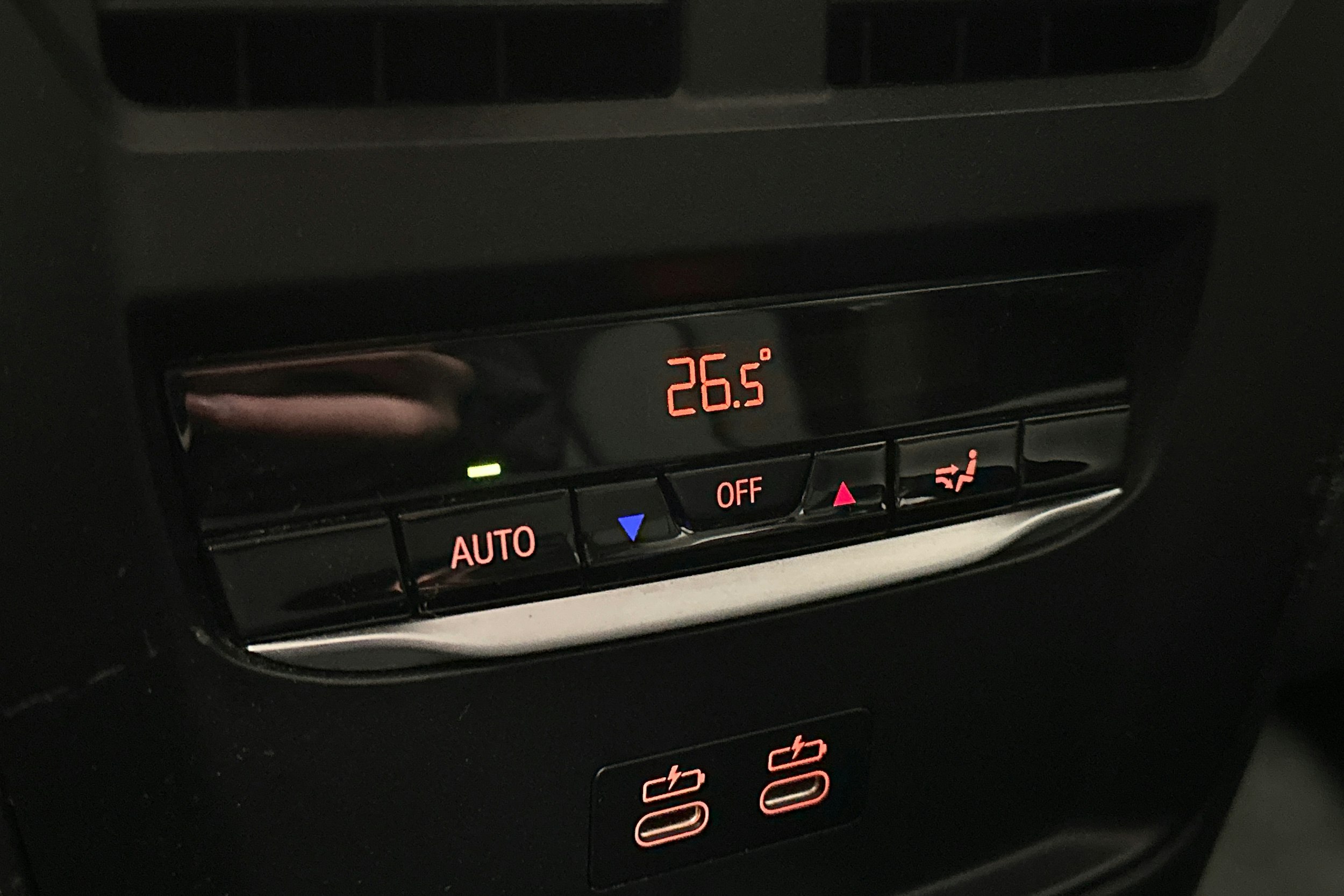 sininen BMW 320 2023 kuva 16.