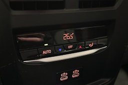 sininen BMW 320 2023 kuva 16.