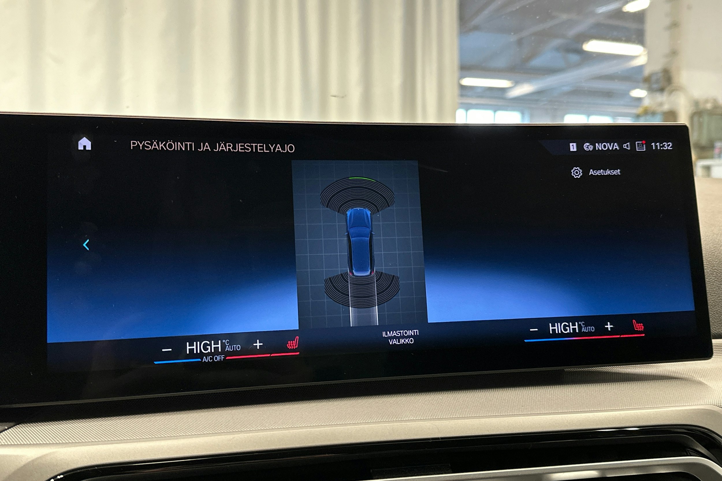 sininen BMW 320 2023 kuva 27.