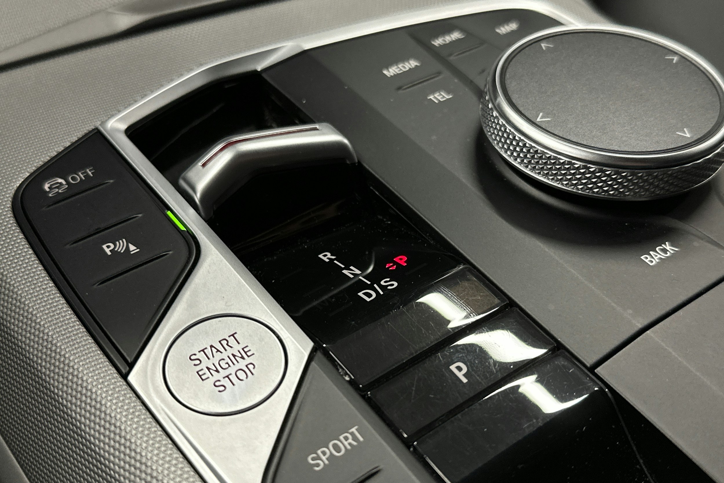 sininen BMW 320 2023 kuva 28.