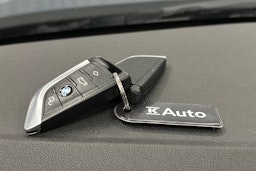 sininen BMW 320 2023 kuva 29.