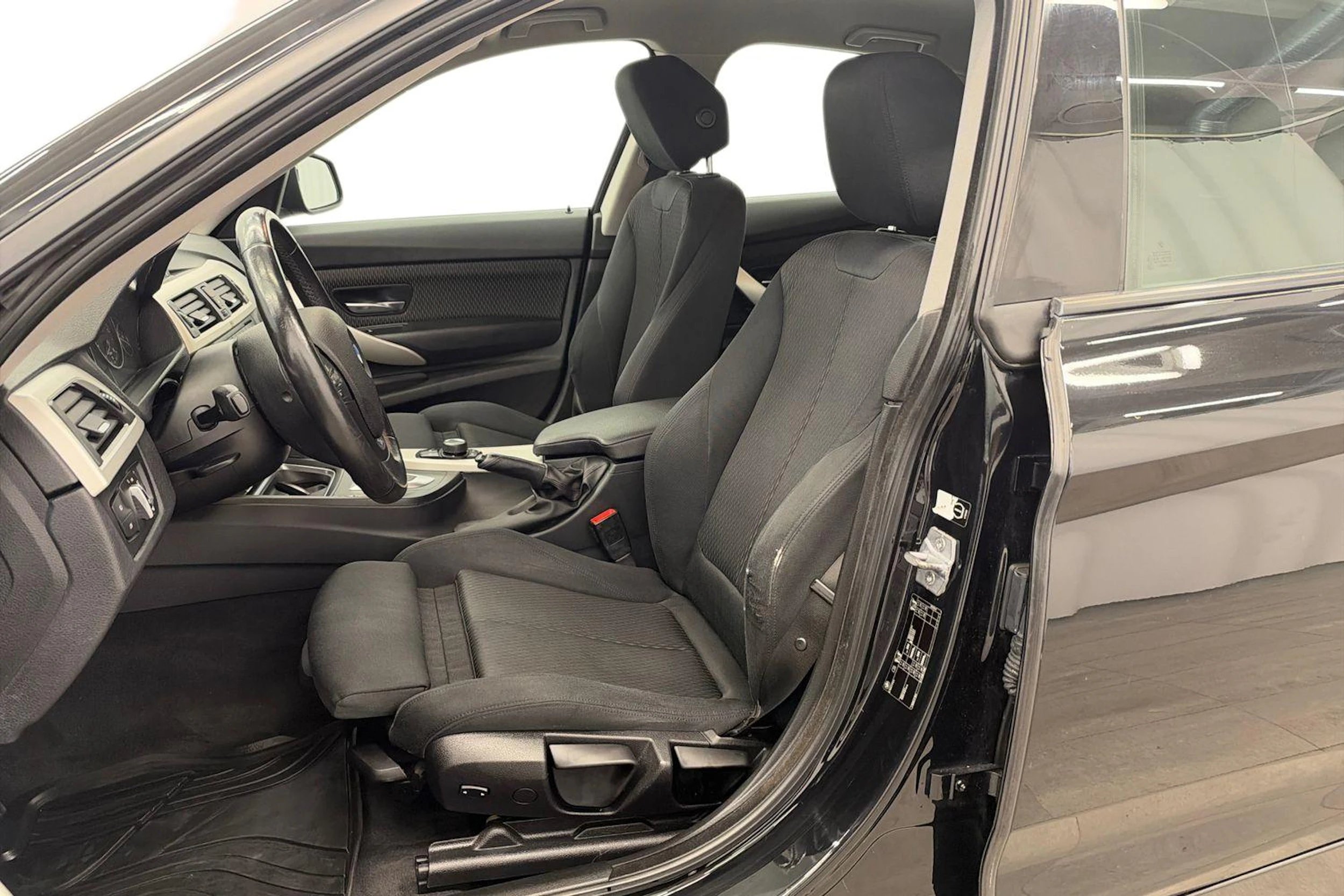 musta BMW 320 Gran Turismo 2013 kuva 8.