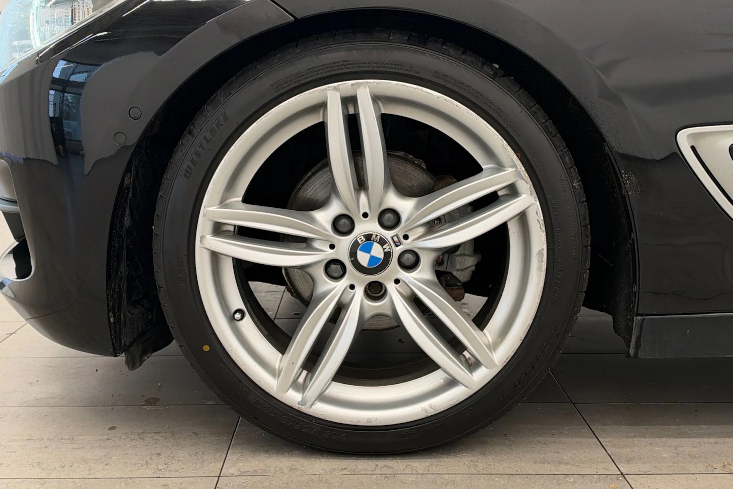 musta BMW 320 Gran Turismo 2013 kuva 10.