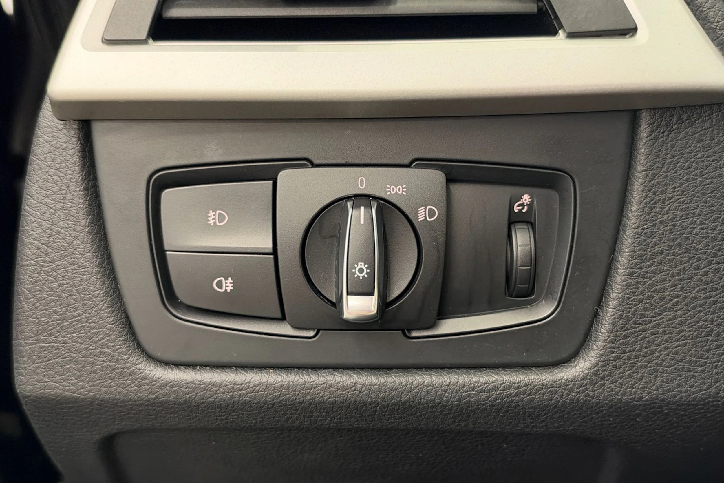 musta BMW 320 Gran Turismo 2013 kuva 12.