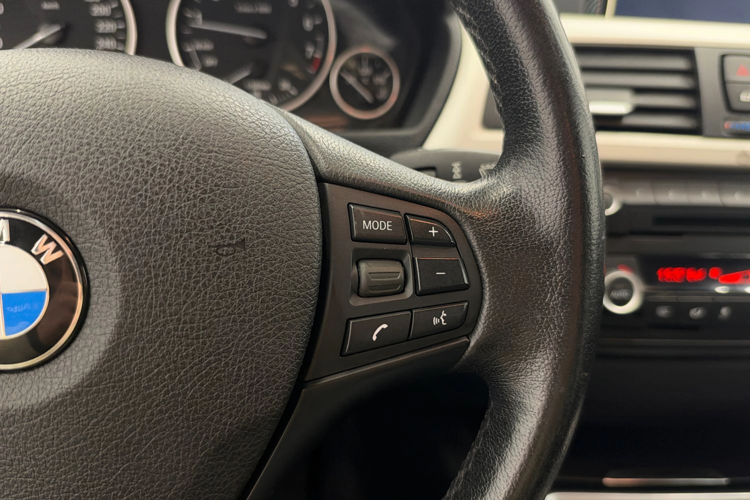 musta BMW 320 Gran Turismo 2013 kuva 14.